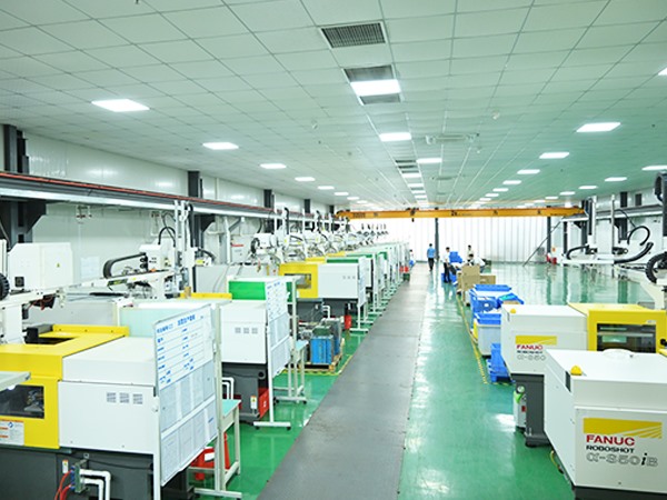 Injection molding machine production workshop